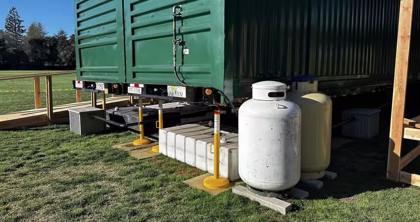 mobile kitchen with propane tank 