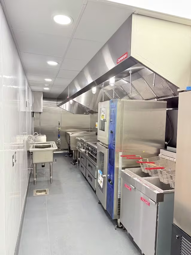 mobile kitchen capacity 