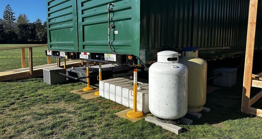 mobile kitchen with propane tank