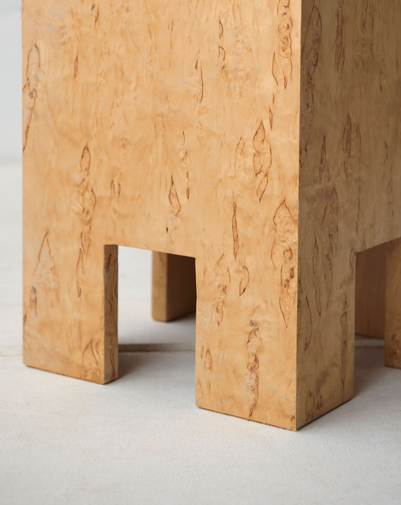 Ce banc en bois pour jardin est idéal pour profiter de l'extérieur. Sa construction robuste garantit une durabilité à long terme.