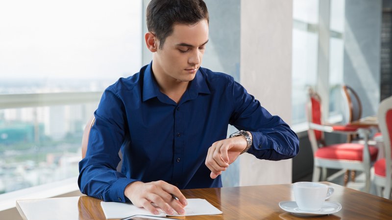 A consultant tracking time