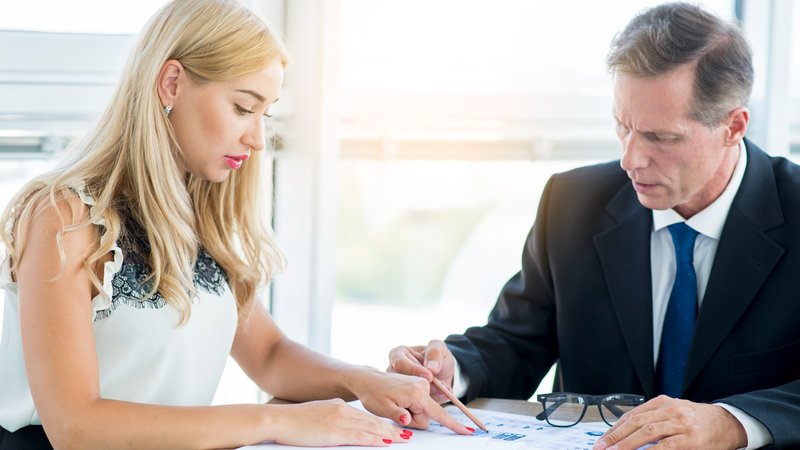 A lawyer discussing a billing method with the client
