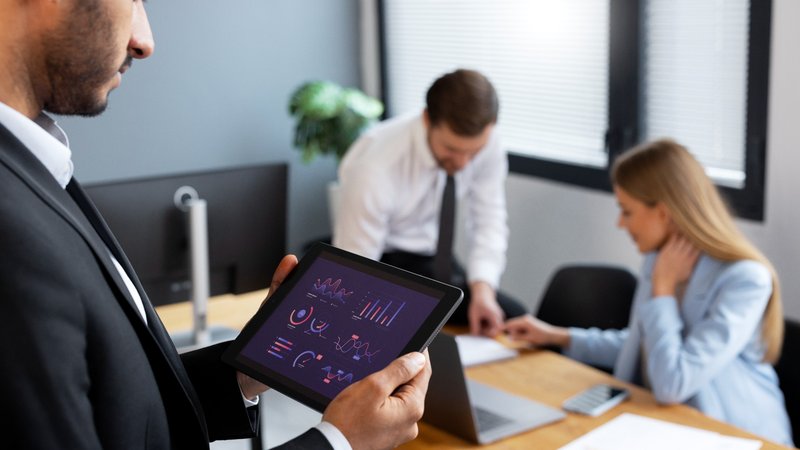 Monitoring employees' productivity using screenshots