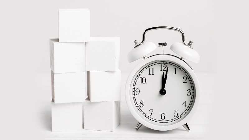 Retro clock with cubes