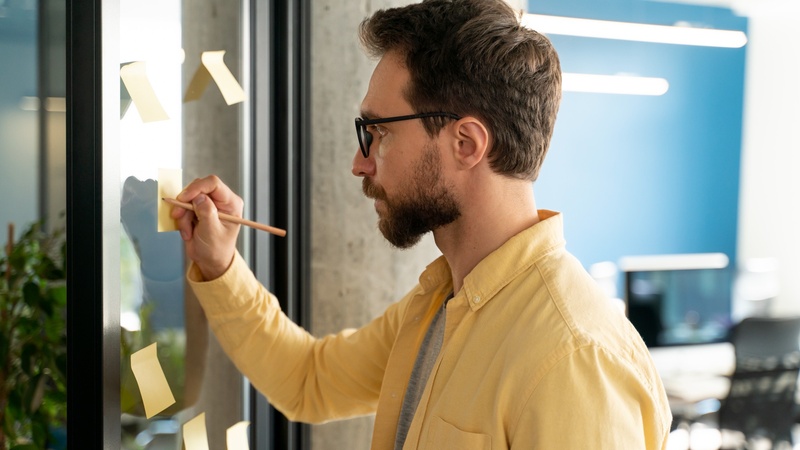 Project manager setting deadlines