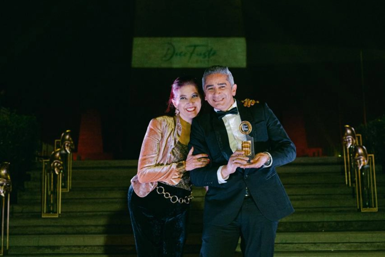Imagen de galería de fotos del evento Awards 2024 de bodas y eventos Net Bodas&Eventos, capturando momentos destacados y premiaciones que reflejan la excelencia en la organización de celebraciones inolvidables.