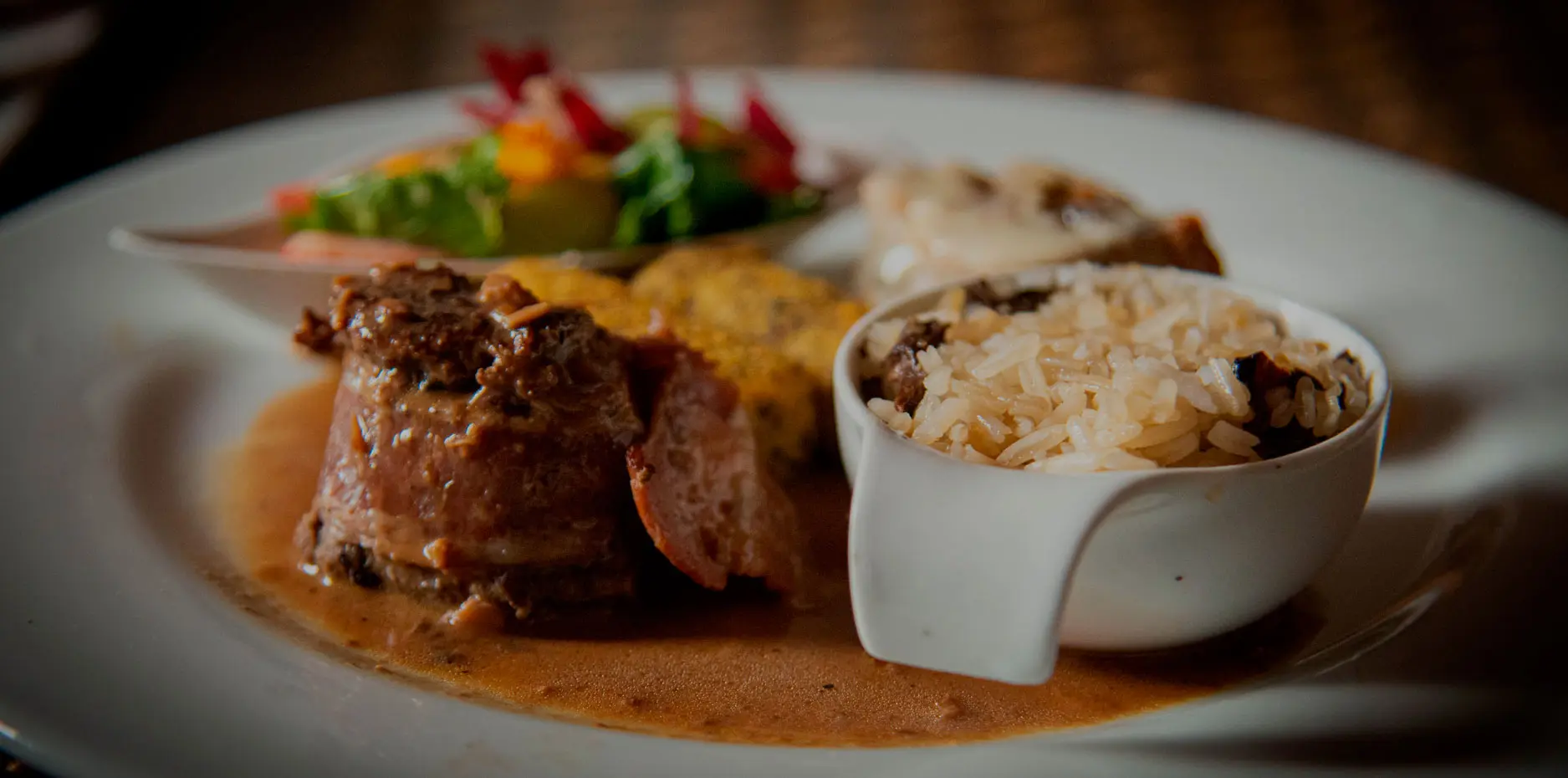 Imagen del slider superior en la página del proveedor de Net Bodas&Eventos, que destaca la innovación y calidad en bodas y eventos, invitando a descubrir servicios únicos y experiencias inolvidables.