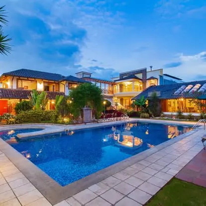 Imagen de la sección de locaciones en el landing page de Net Bodas&Eventos, destacando espacios únicos y excepcionales para bodas y eventos inolvidables.