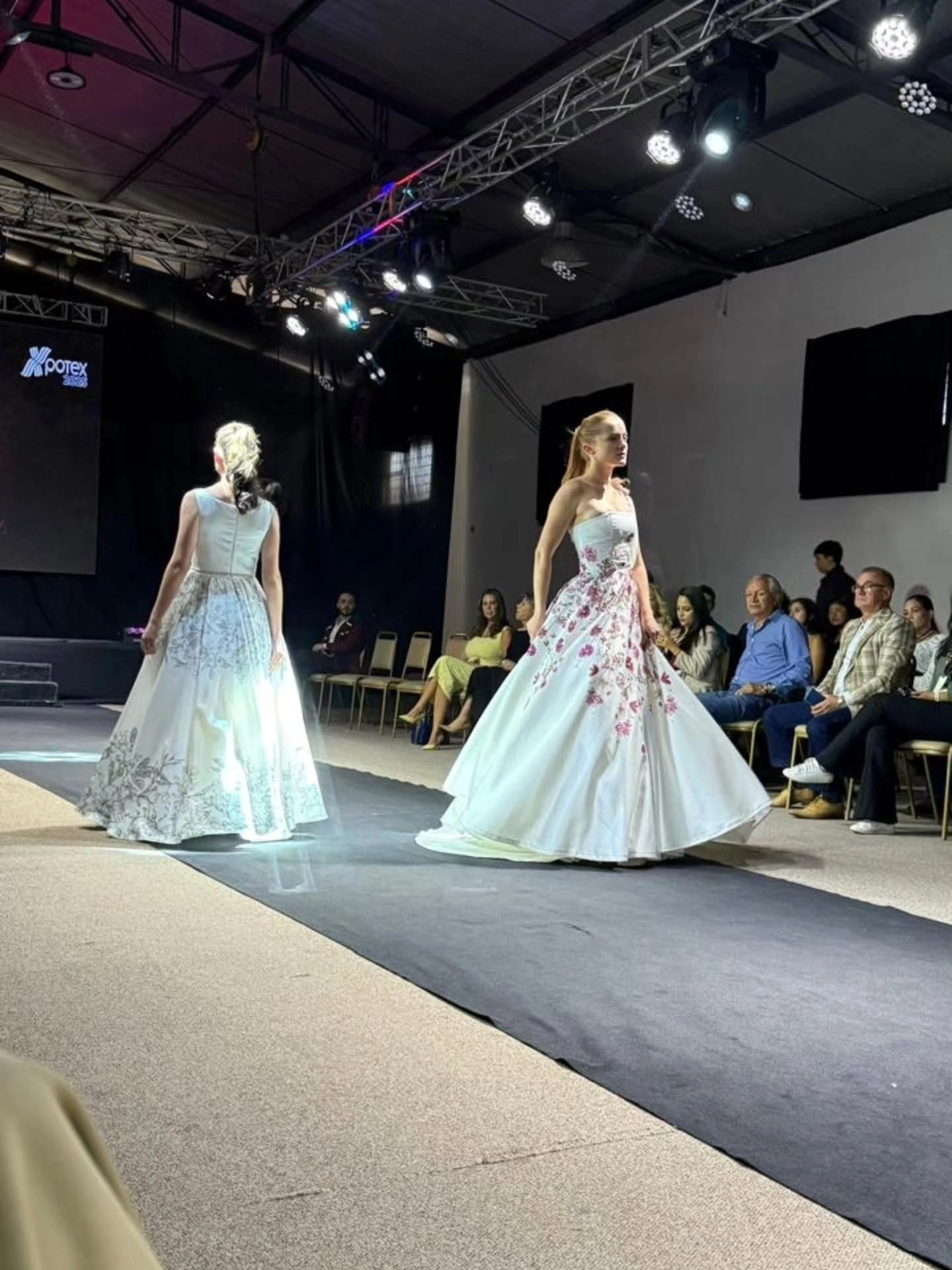 Imagen del slider superior en la página del proveedor de Net Bodas&Eventos, que destaca la innovación y calidad en bodas y eventos, invitando a descubrir servicios únicos y experiencias inolvidables.