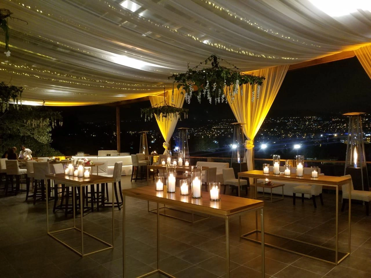 Imagen del slider superior en la página del proveedor de Net Bodas&Eventos, que destaca la innovación y calidad en bodas y eventos, invitando a descubrir servicios únicos y experiencias inolvidables.