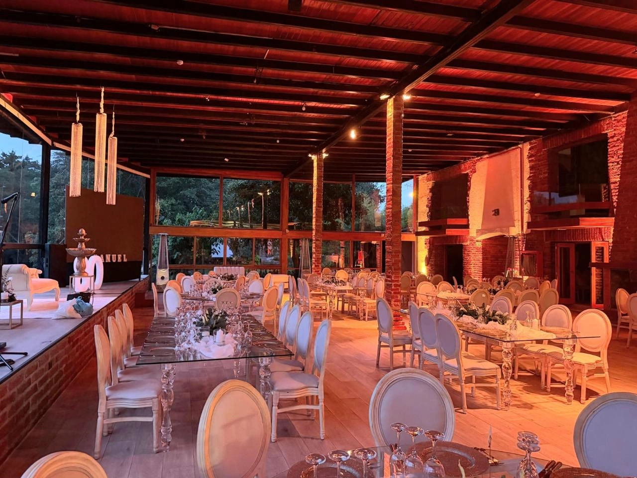 Imagen del slider superior en la página del proveedor de Net Bodas&Eventos, que destaca la innovación y calidad en bodas y eventos, invitando a descubrir servicios únicos y experiencias inolvidables.