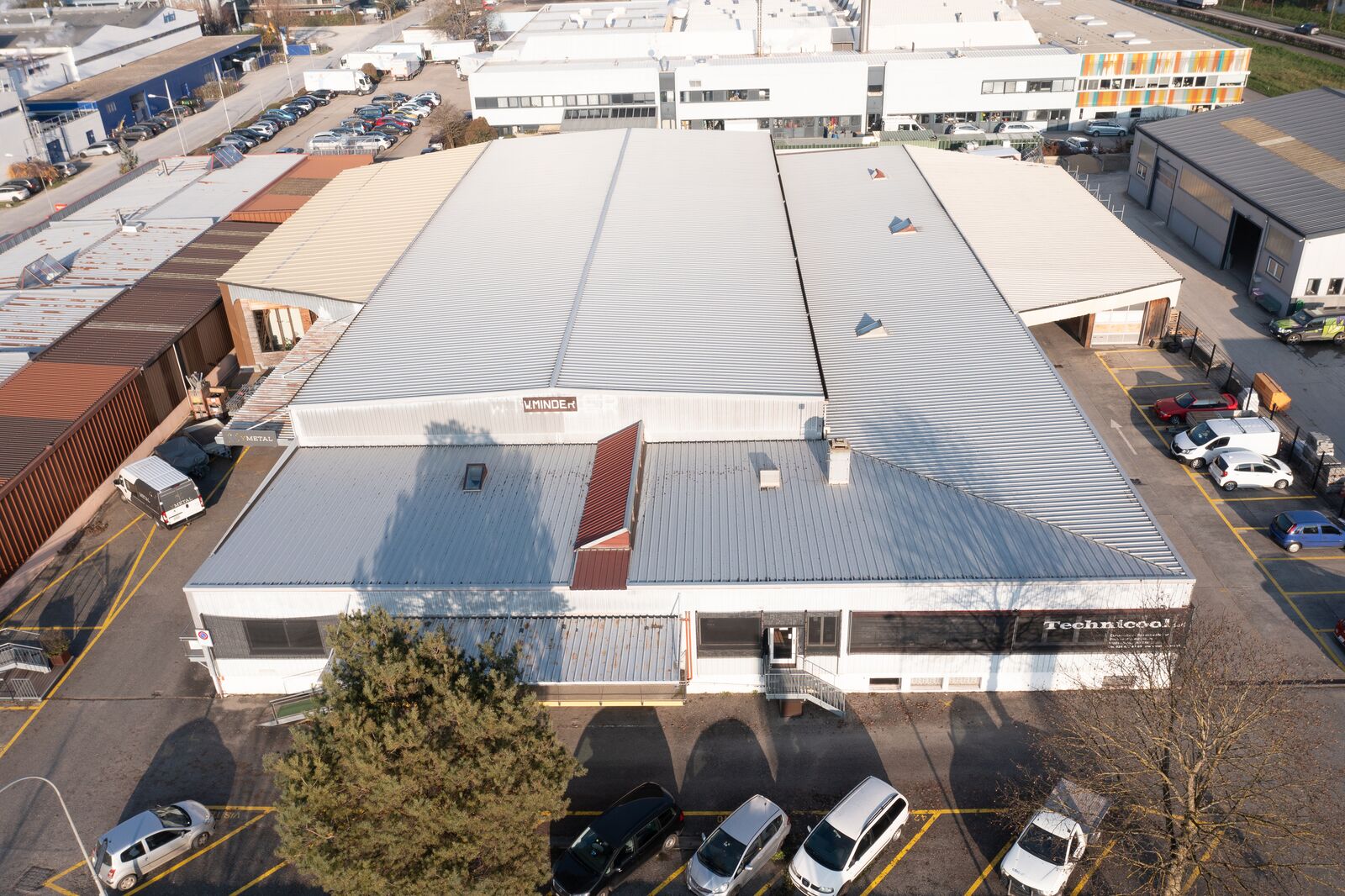 Immeuble industriel et commercial