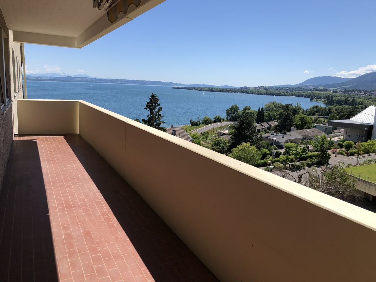 Appartement 4,5 pièces à rénover vue lac - piscine commune