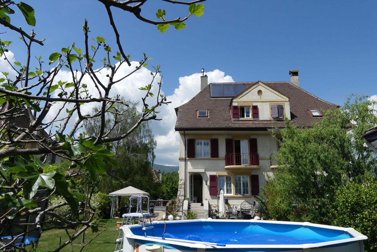 Charmante villa contigüe 6.5 pièces
Quartier résidentiel calme