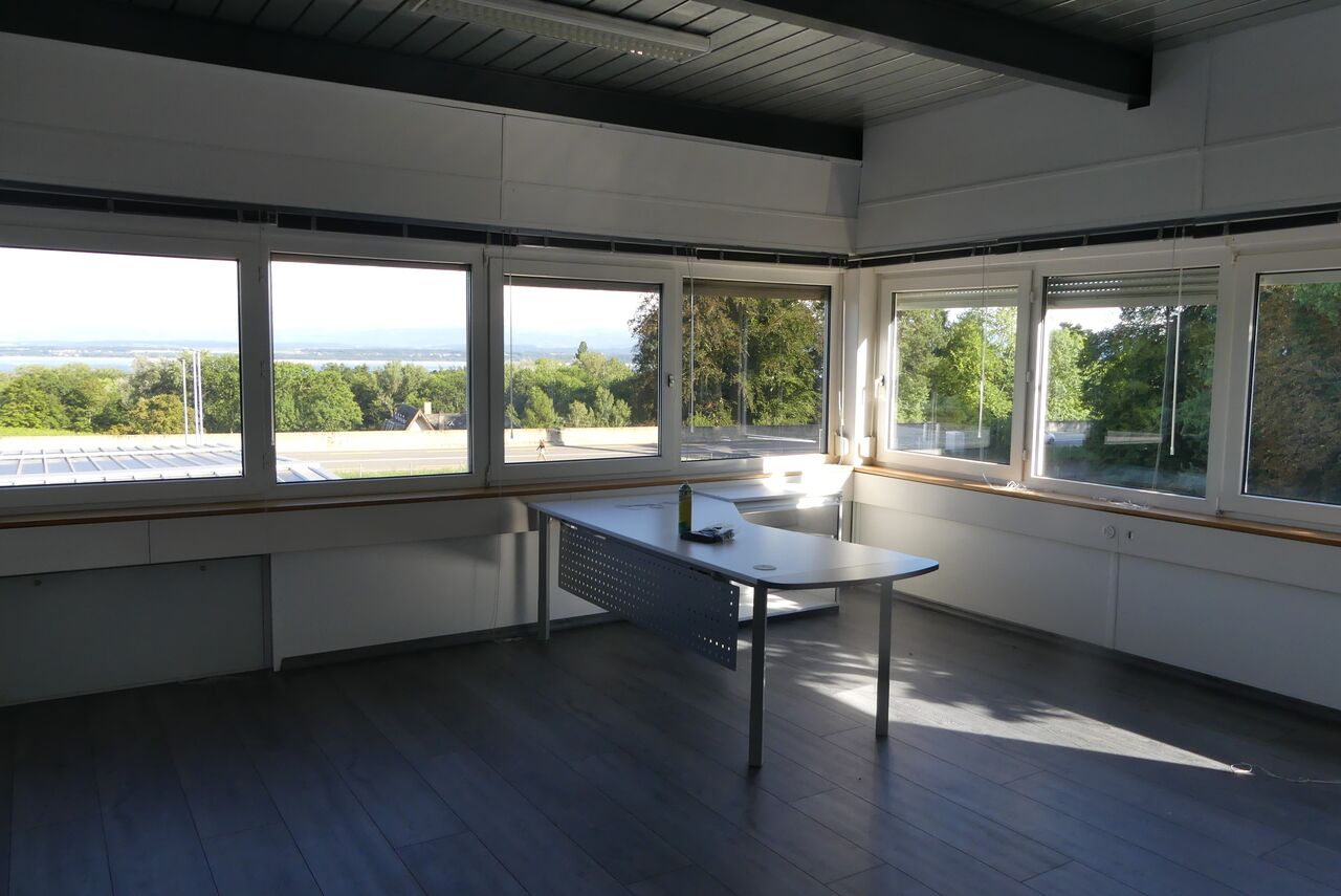 Bureaux lumineux avec vue lac - 140 m2