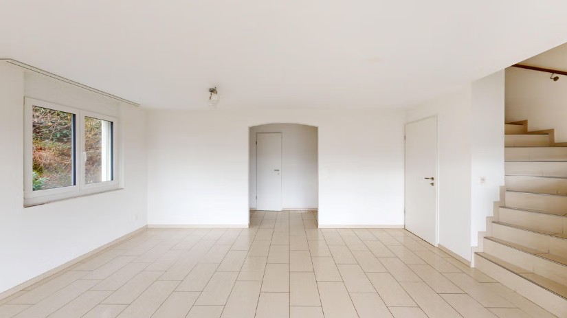 Heller Wohnbereich der 5.5-Zimmer-Doppelhaushälfte in Allschwil