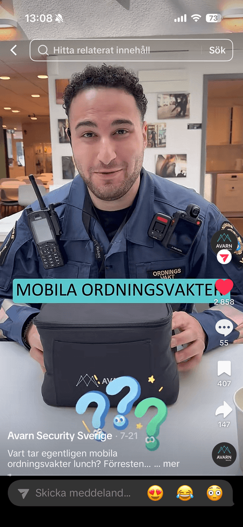 Mobil ordningsvakt visar sin lunchväska — HelloLilly x Avarn Security