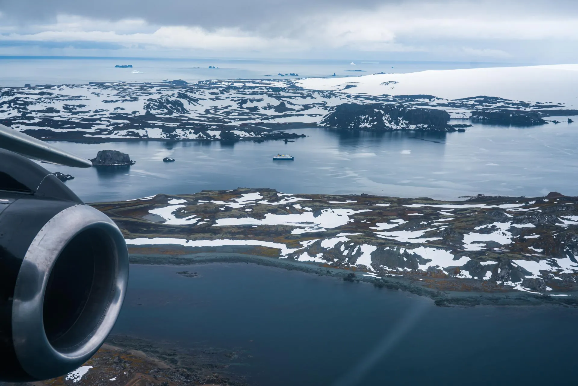 Antarctic flight landing in Antarctica