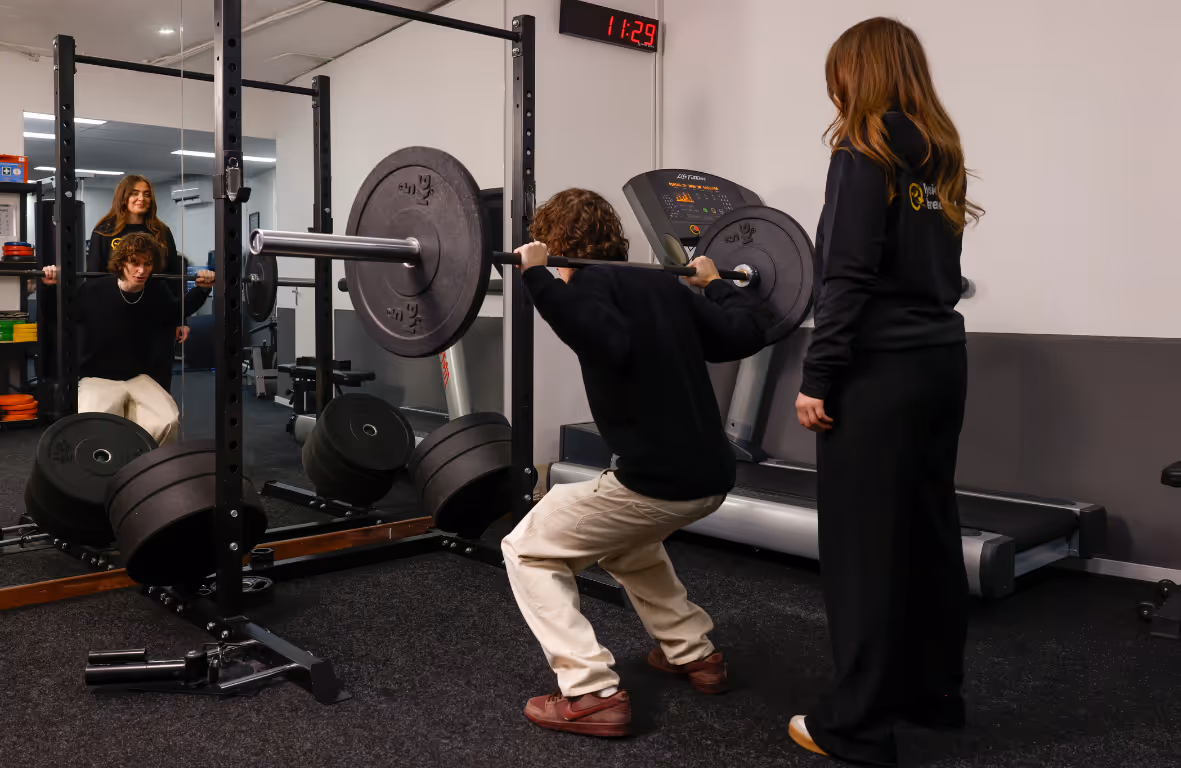 Rugpijn bij bukken en opstaan? Dit is wat je wél moet doen (en vooral niet!)