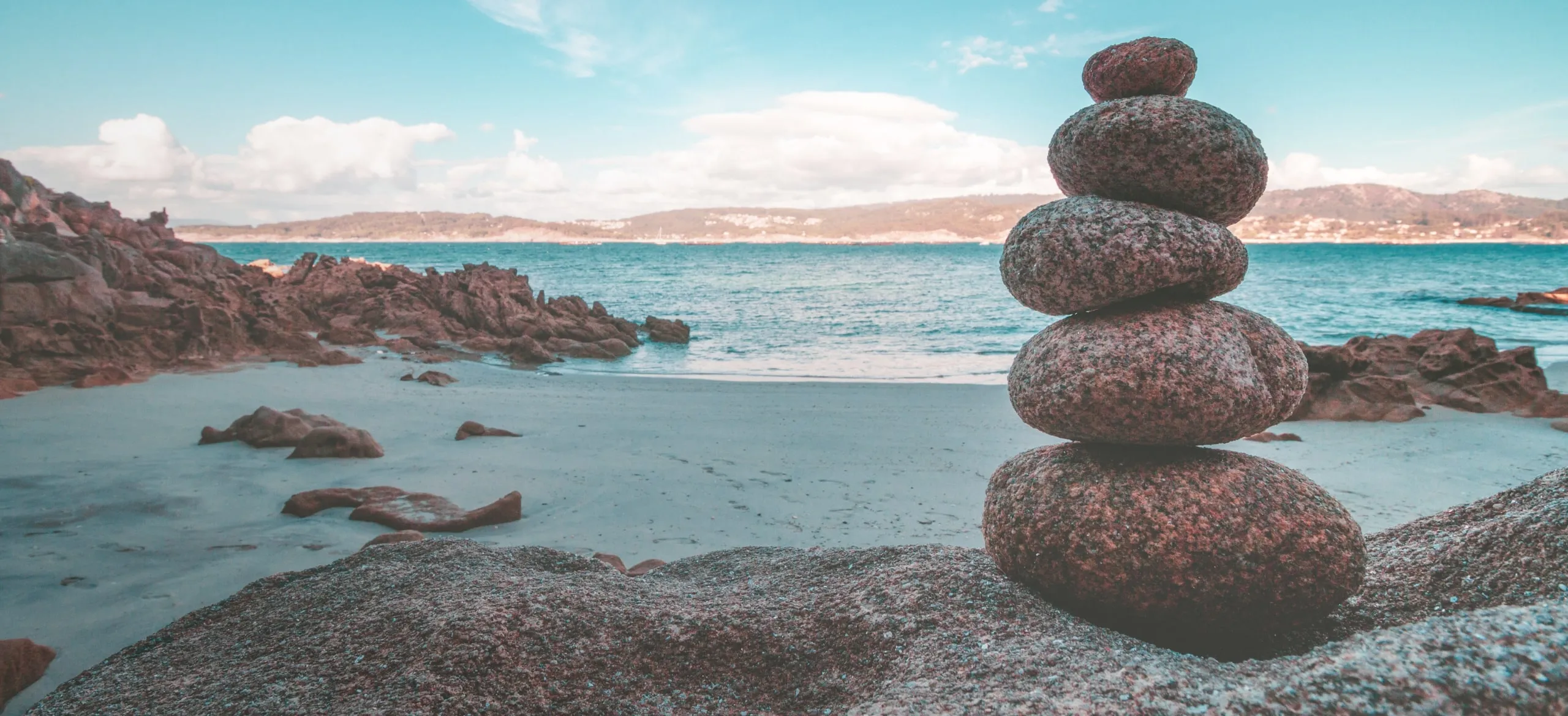 Stones balanced by the sea