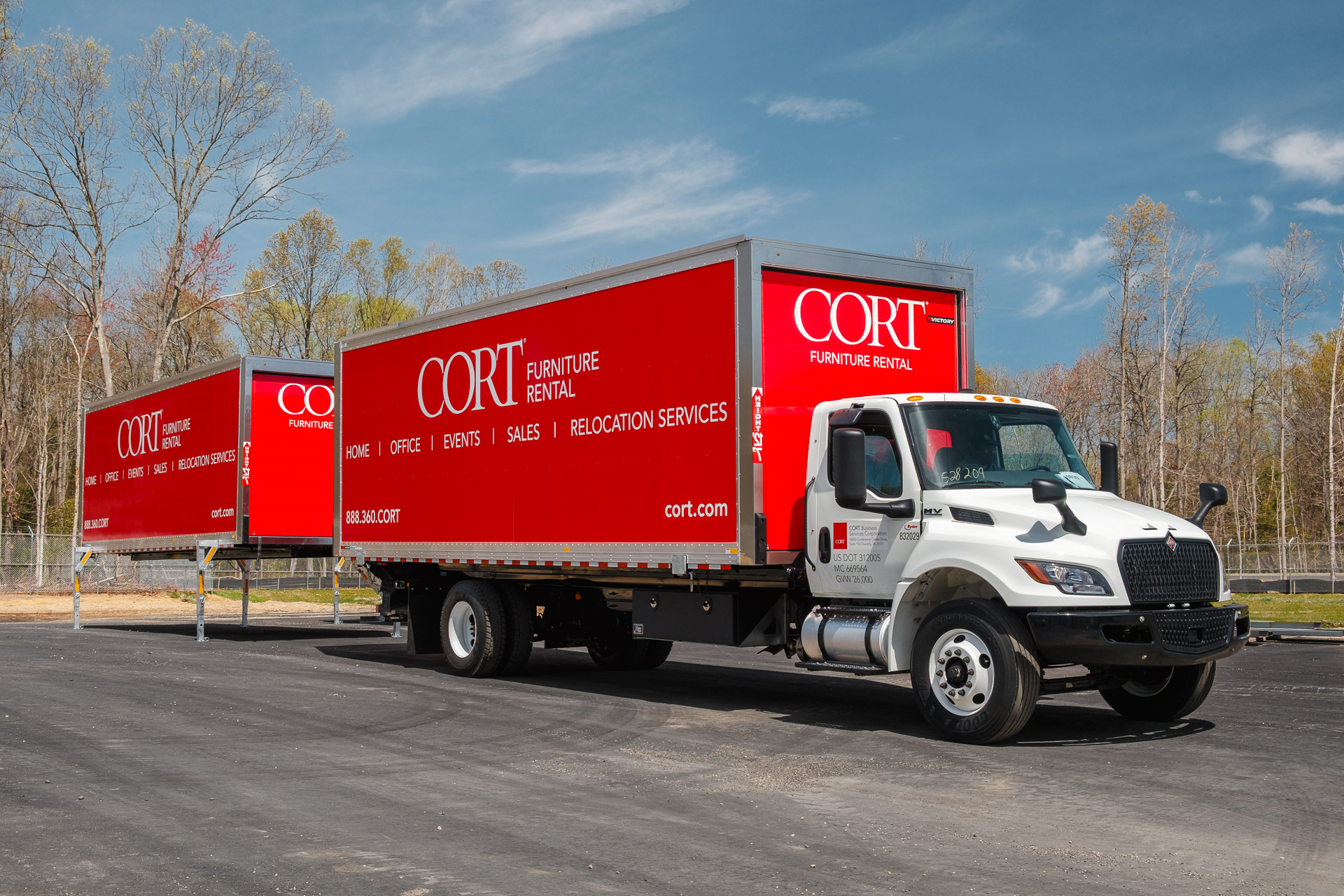 a swap body truck with a warehouse on wheels body