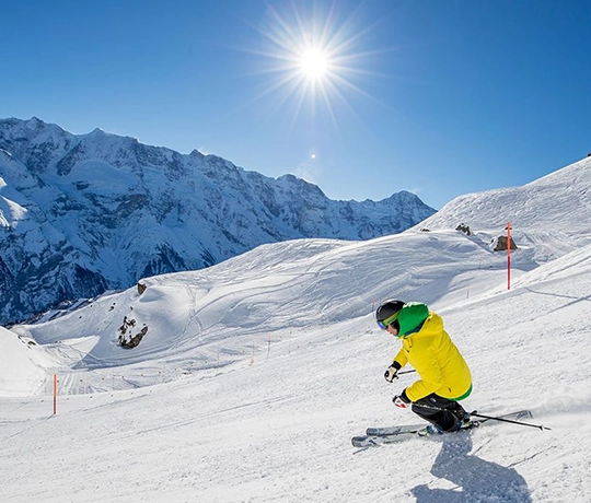 piste de ski avec un skieur à Wengen