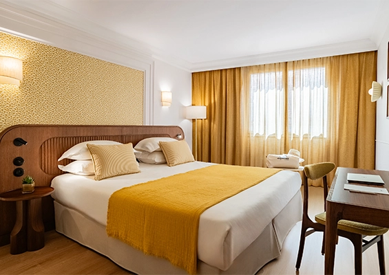 Chambre classique de Lepoussin Hôtel à Cannes.