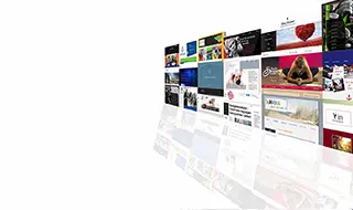 en vegg laget av nettsider som speiler seg i gulvet