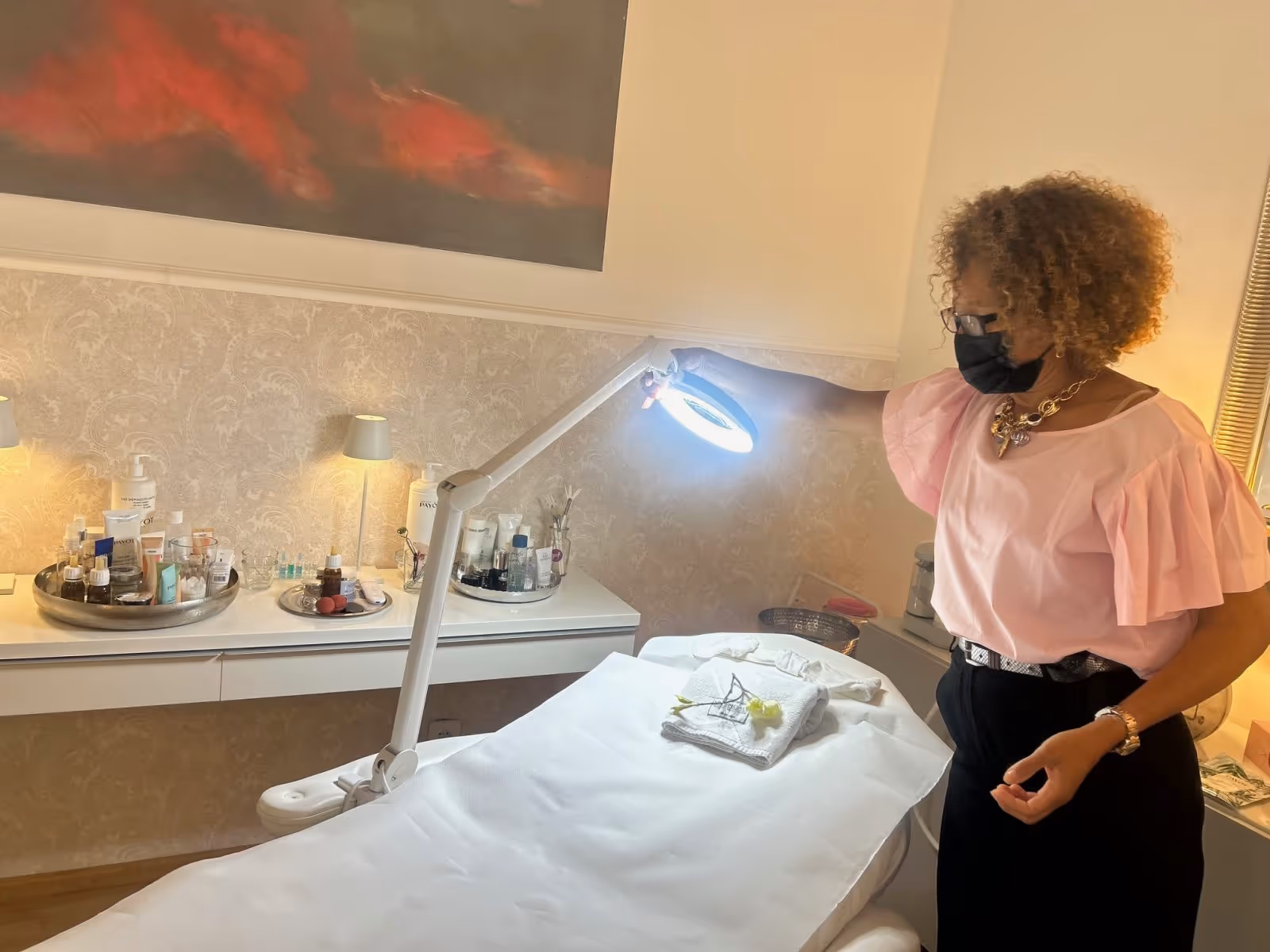 Professionelle Kosmetikbehandlung mit Top-Marken