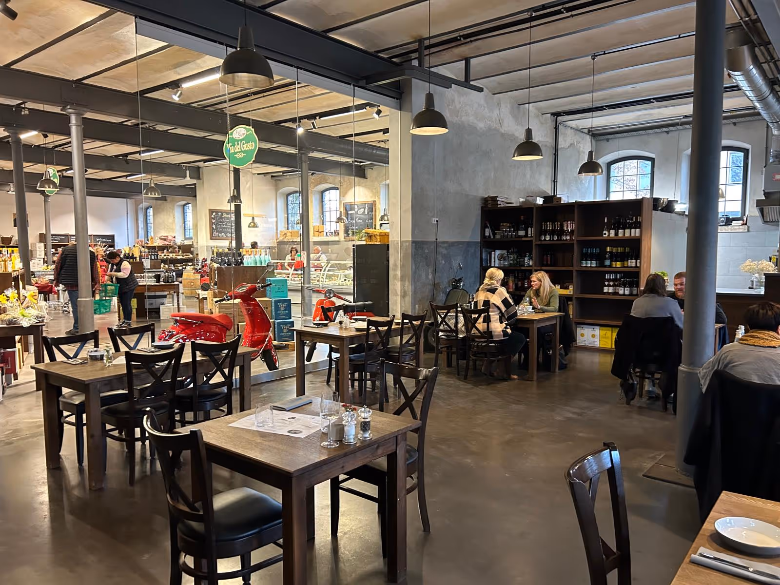 Via del Gusto Enoteca- italienisch genießen