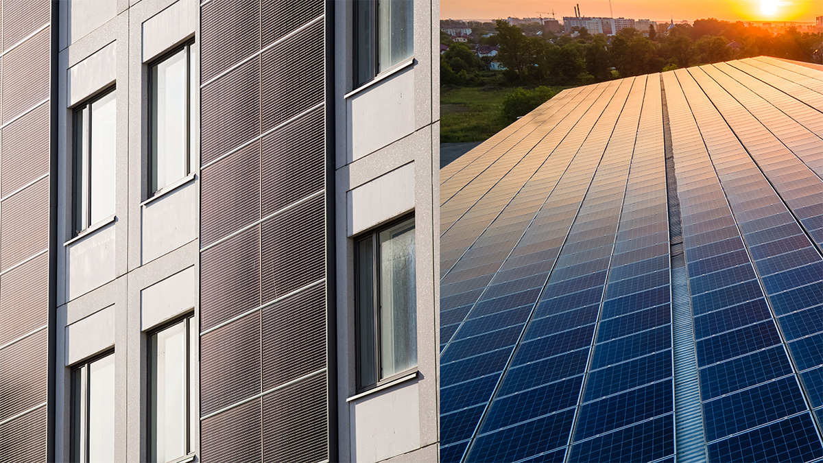 to bilder satt samme til en med integrerte solceller på vegg og solceller på tak med solnedgang i bakgrunnen