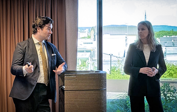 de to advokaten holder innlegg