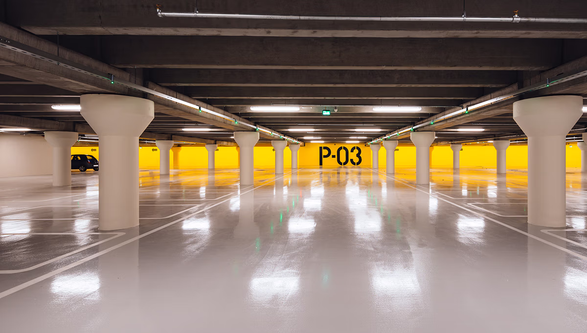 stor bilgarage under jord