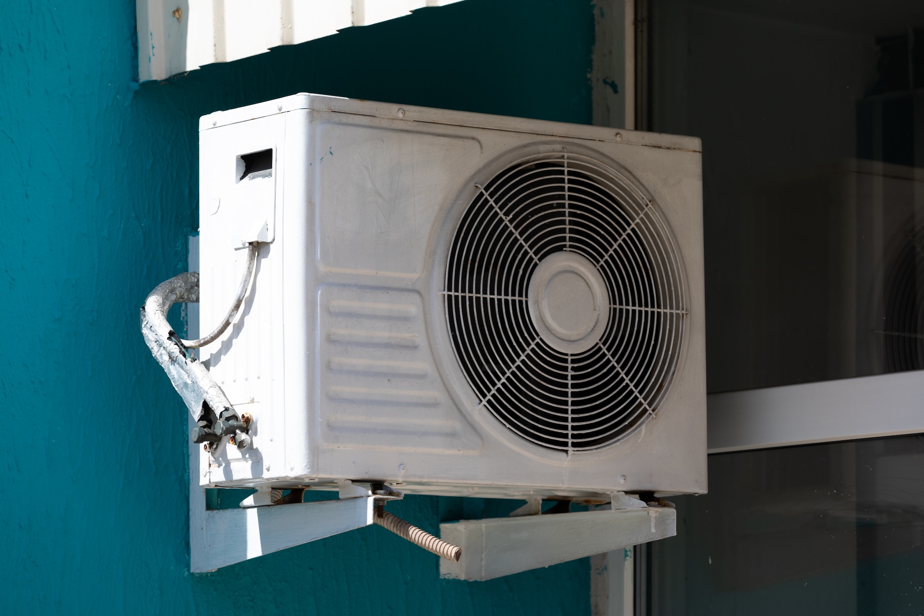 How to Identify and Fix AC Drain Line Clogs in Your Hialeah Home