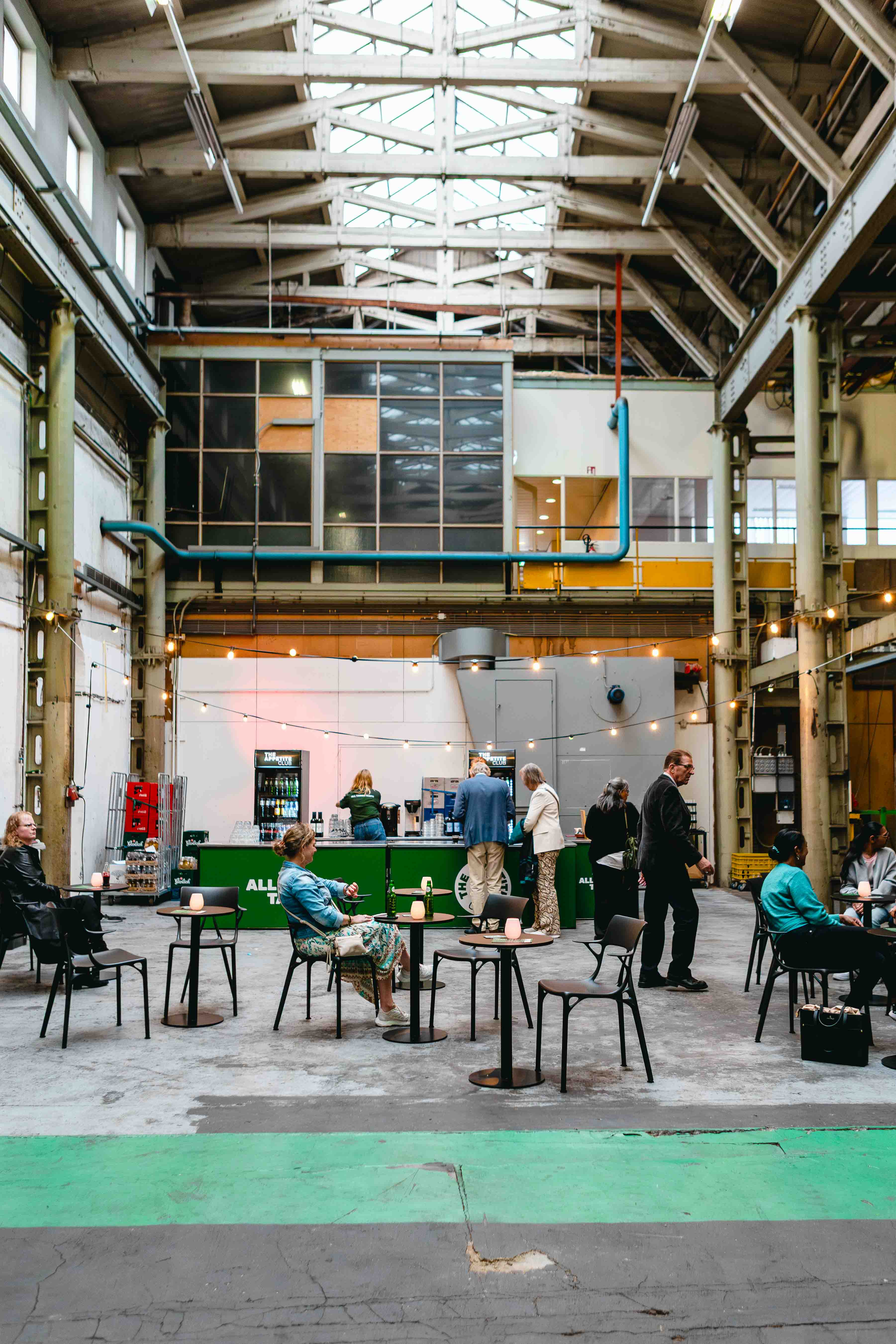 Cateringteam van The Appetite Club aan het werk op een evenementenlocatie in Rotterdam