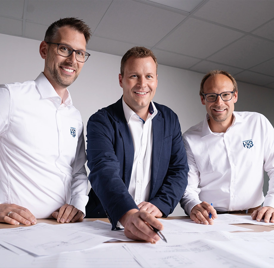 Remote technical support and diagnostics for yacht hydraulic systems