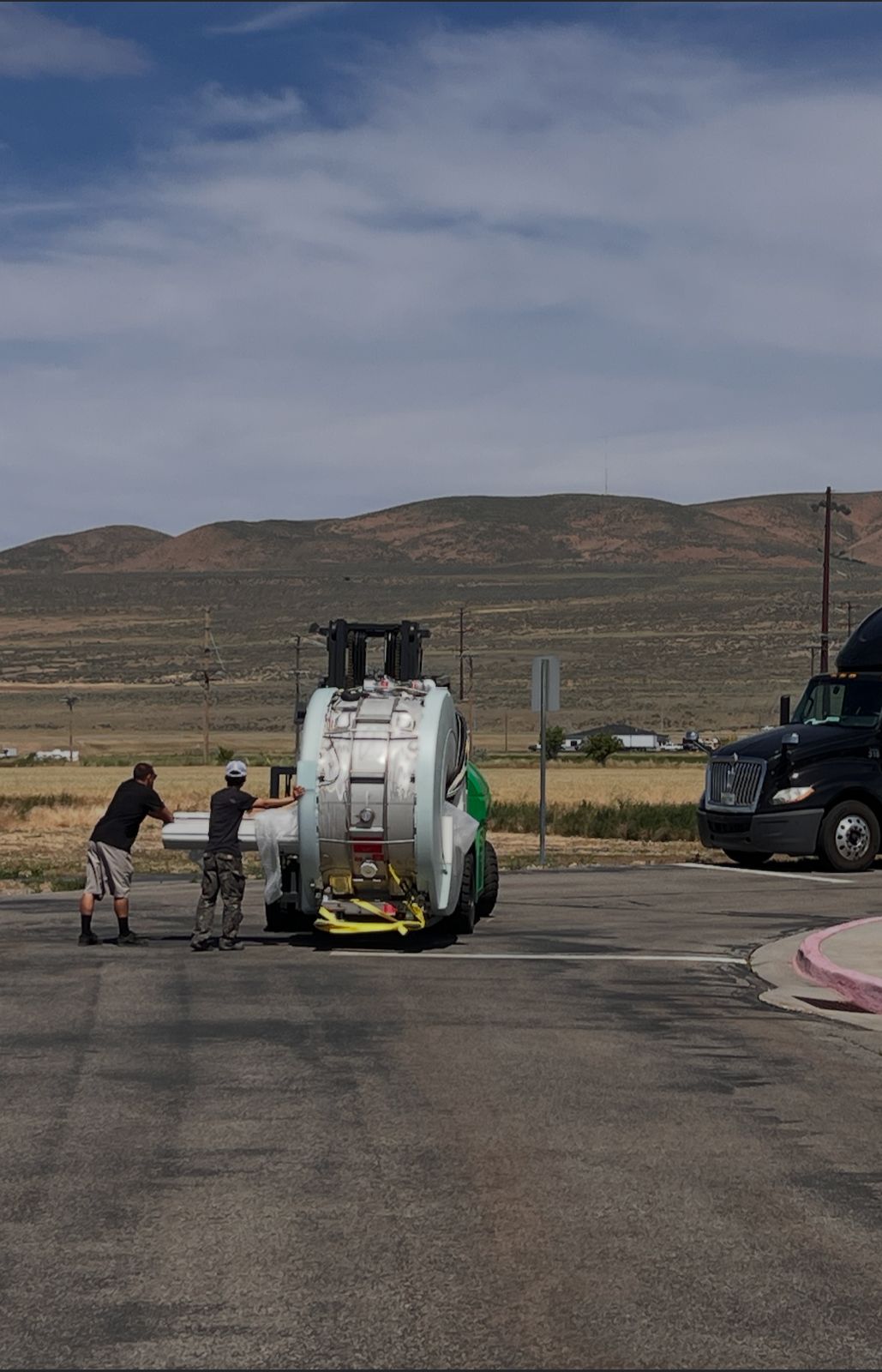 Equipment handling during the Espree deinstallation project in Tremonton.