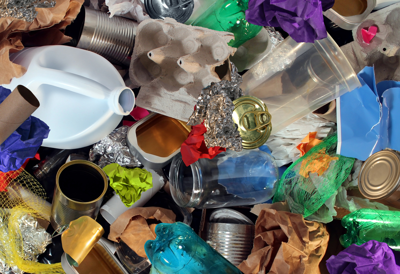 A mix of recycling garbage and reusable waste. 