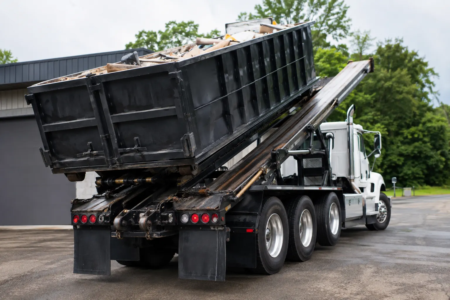 Reliable haul away service in Mesa, AZ removing unwanted household and construction debris.