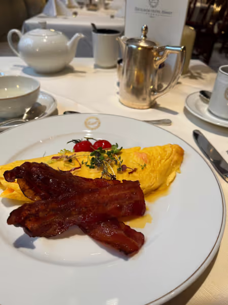Omelette beim Frühstück im Excelsior Hotel Ernst Köln