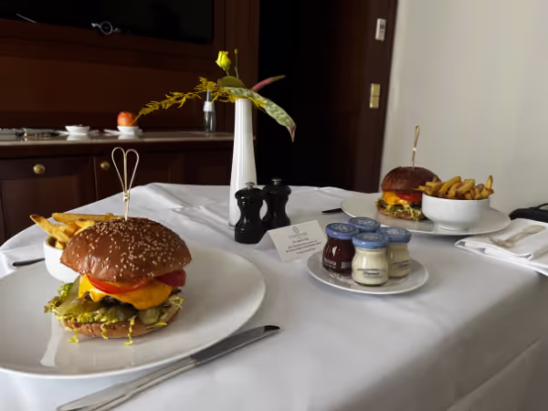 Zimmerservice im Excelsior Hotel Ernst Köln