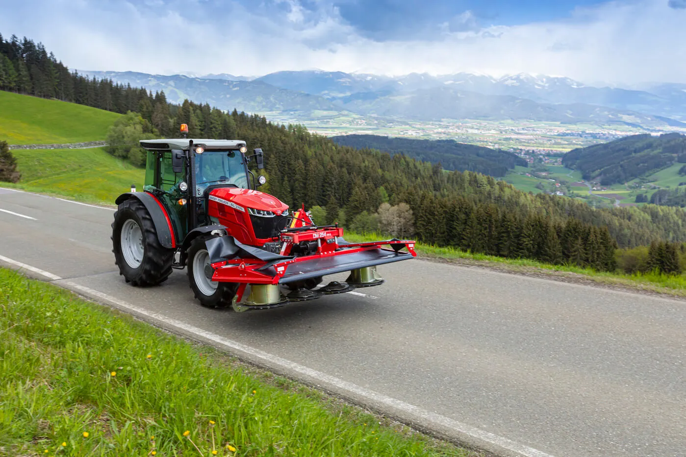 Žací stroj Massey Ferguson DM při práci
