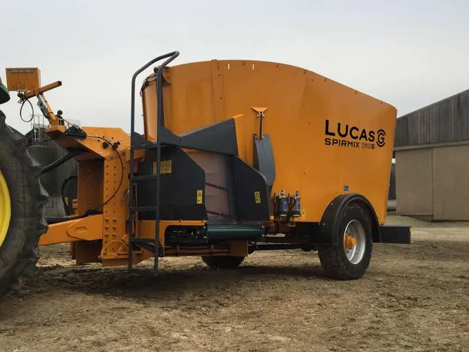 Krmný vůz LUCAS G Spirmix S Conveyor