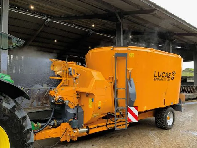 Krmný vůz LUCAS G Spirmix Jet