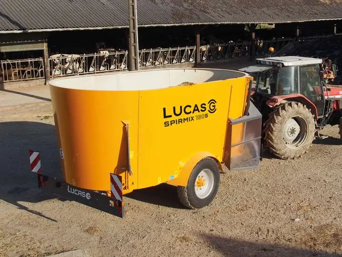 Krmný vůz LUCAS G Spirmix S Trap Door
