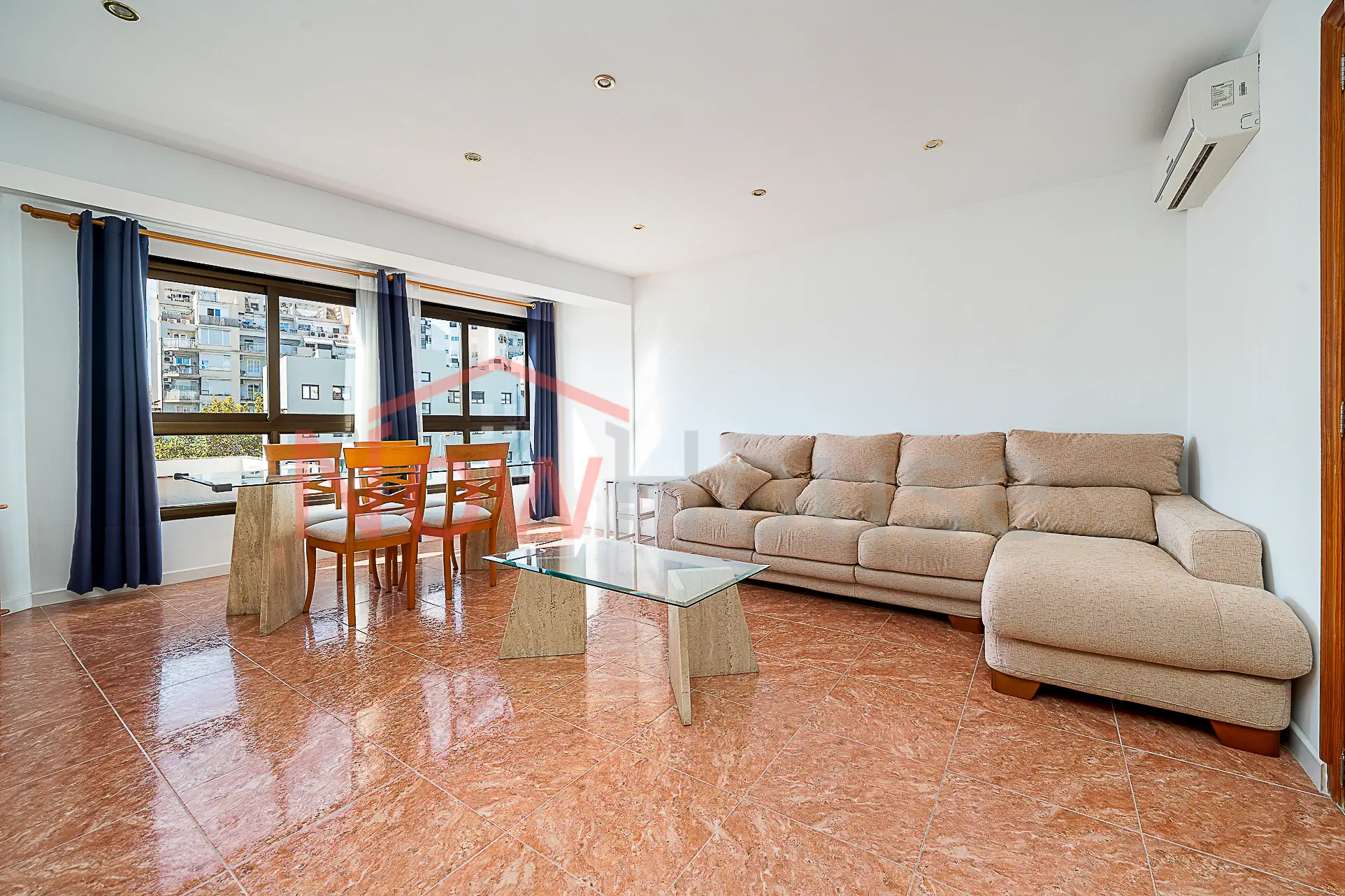 Piso en venta en Calle Beatriu de Pinós