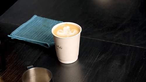 Латте-арт в стаканах на вынос