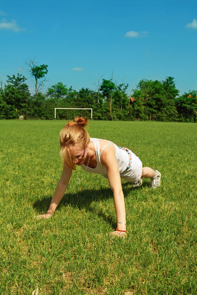 Exercice de pression ventrale de Pilates pour la ménopause