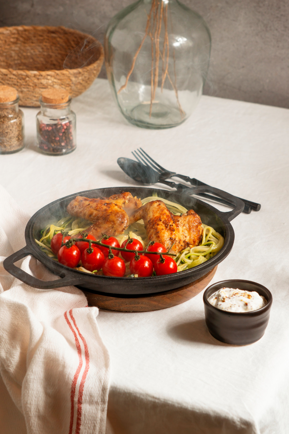 Representación visual de un plan de comidas que ilustra una división macro 35-35-30, relevante para adaptar hábitos nutricionales para mujeres mayores de 40 años.