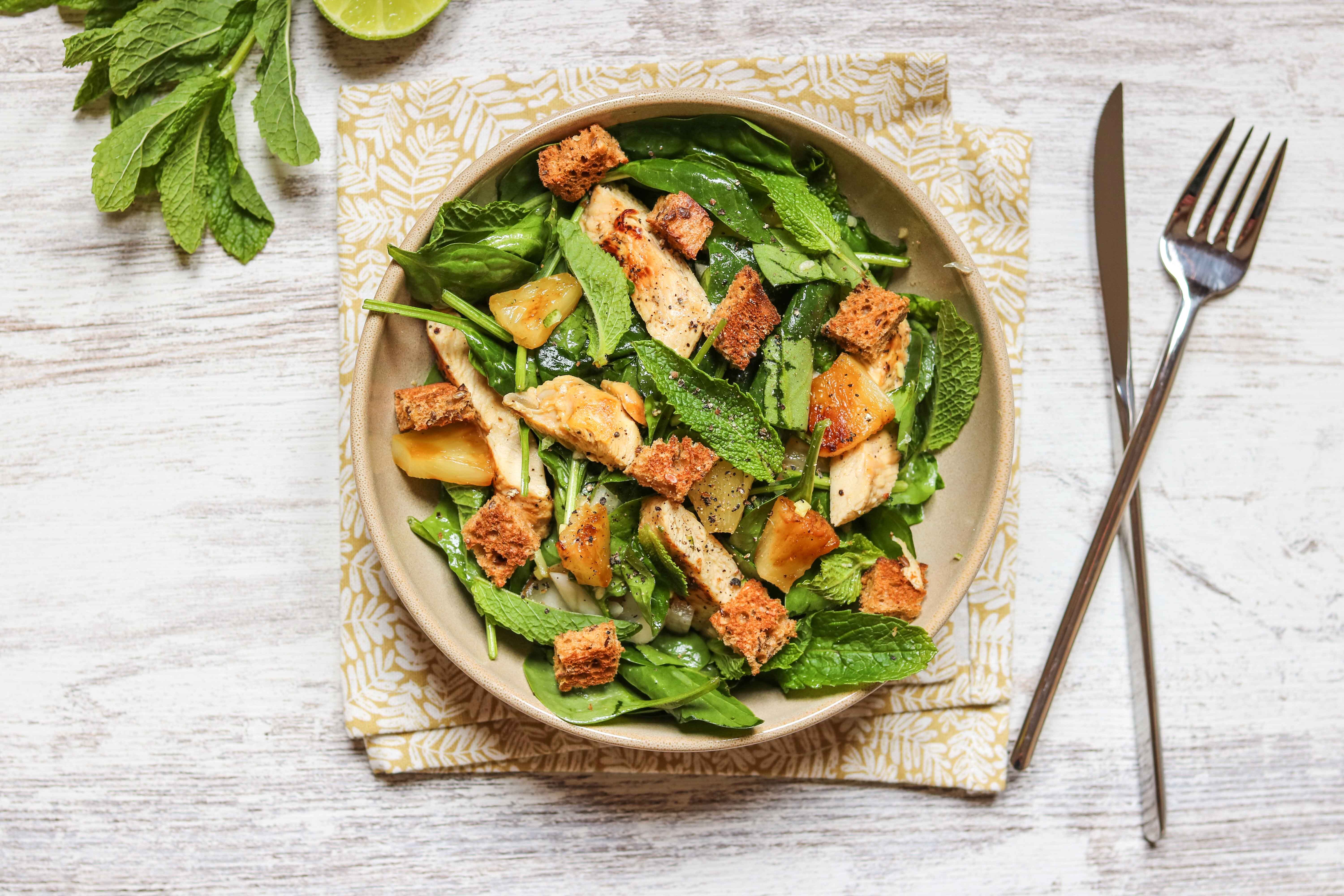 Hähnchen-Ananas-Salat zur Gewichtsreduktion